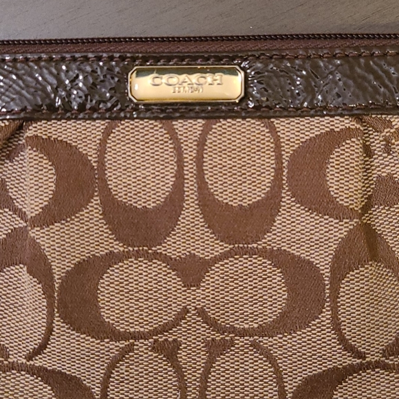 New without tags, tan and brown Coach wristlet - Picture 3 of 6
